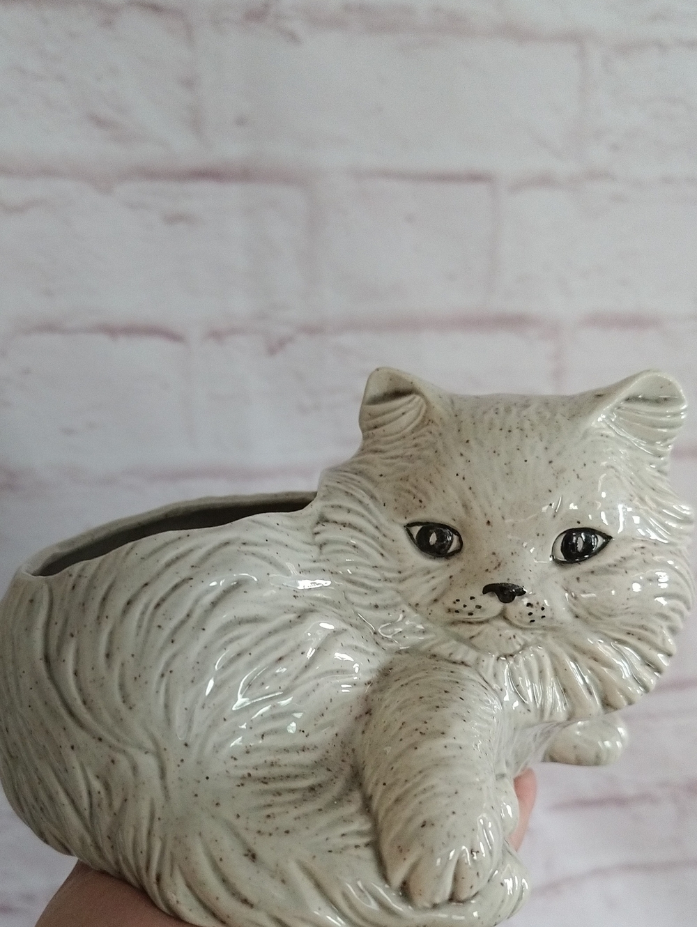 Ceramic White Cat Planter - Decorative Pet-Themed Pot